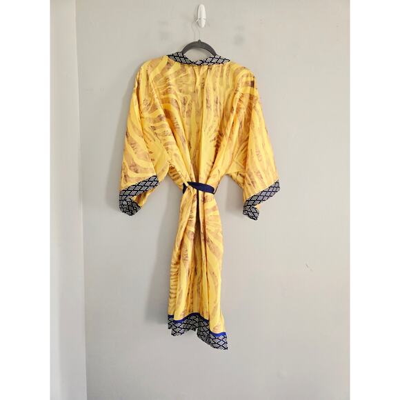 Sassy Jones Yellow Navy Animal Pattern Silky Robe One Size New - Picture 5 of 5